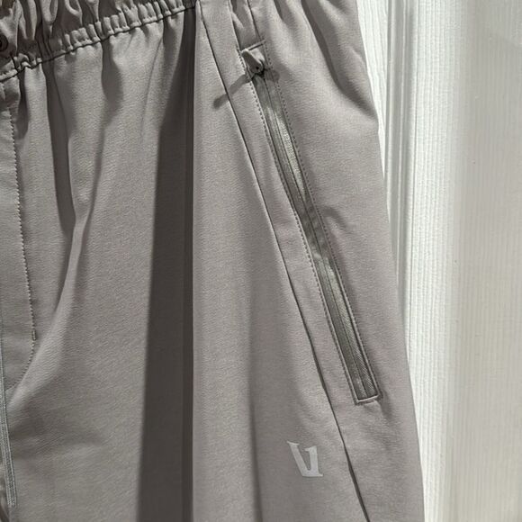 VUORI TRAIN TECH PANTS. SHIITAKE - Picture 2 of 12